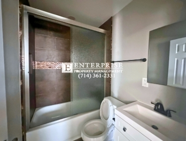 tunstall-street-garden-grove-family-house-bathroom